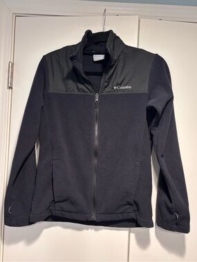 Columbia Black Full-Zip Fleece with Shoulder Yoke